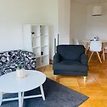 Apartment In Zentraler Lage - Nur Wenige Minuten Zum Und Stadt By Interhome Gmunden