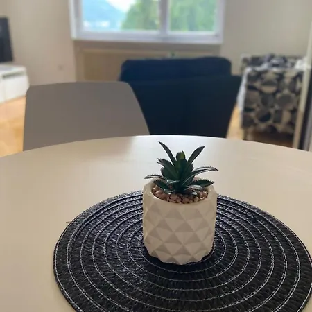 In Zentraler Lage - Nur Wenige Minuten Zum Und Stadt By Interhome *