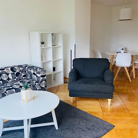 Apartment In Zentraler Lage - Nur Wenige Minuten Zum Und Stadt By Interhome Gmunden