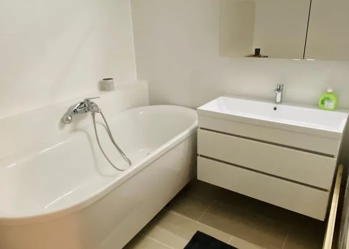 In Zentraler Lage - Nur Wenige Minuten Zum Und Stadt By Interhome *