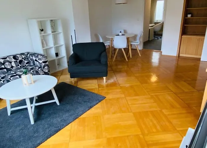 In Zentraler Lage - Nur Wenige Minuten Zum Und Stadt By Interhome Apartment *