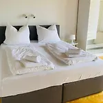 Appartement In Zentraler Lage - Nur Wenige Minuten Zum Und Stadt By Interhome *