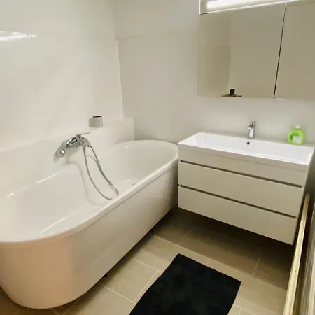 In Zentraler Lage - Nur Wenige Minuten Zum Und Stadt By Interhome *