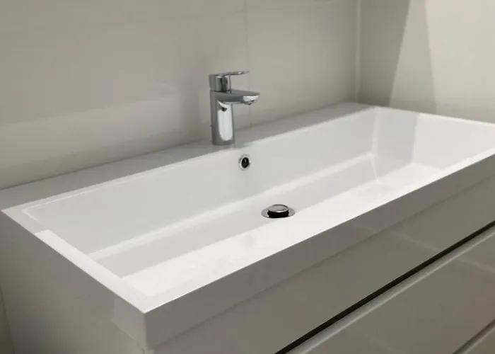 In Zentraler Lage - Nur Wenige Minuten Zum Und Stadt By Interhome Apartment