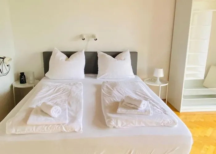 Apartment In Zentraler Lage - Nur Wenige Minuten Zum Und Stadt By Interhome Gmunden